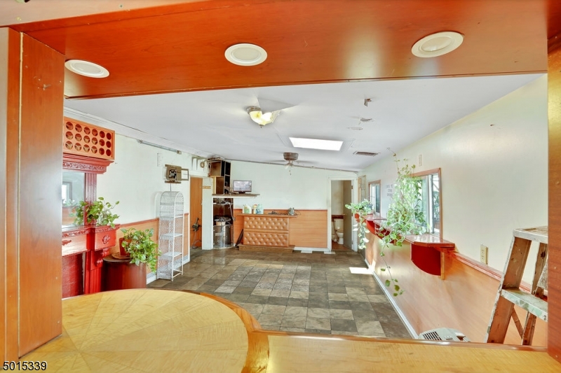 Forrest Hills - Commercial Sale