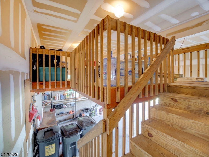 POETS PEAK - Residential