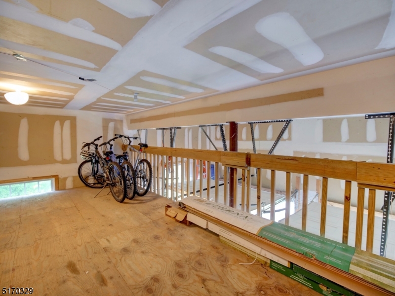 POETS PEAK - Residential