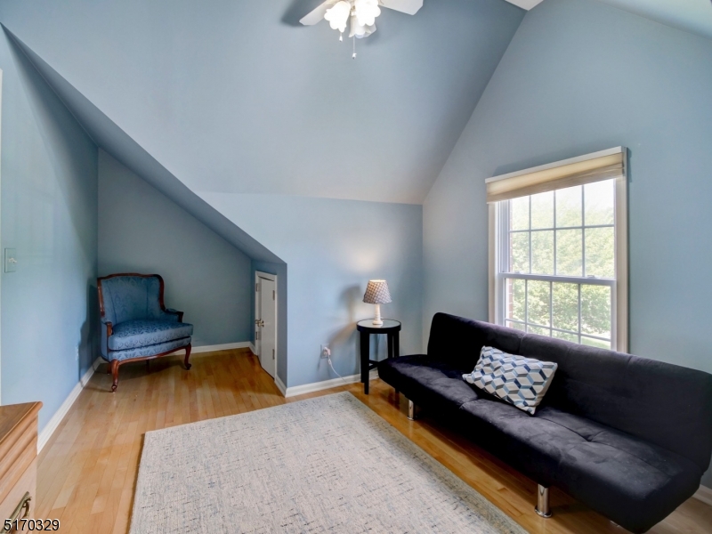 POETS PEAK - Residential