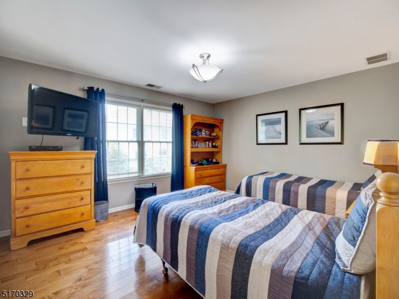 POETS PEAK - Residential