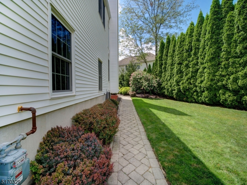 POETS PEAK - Residential