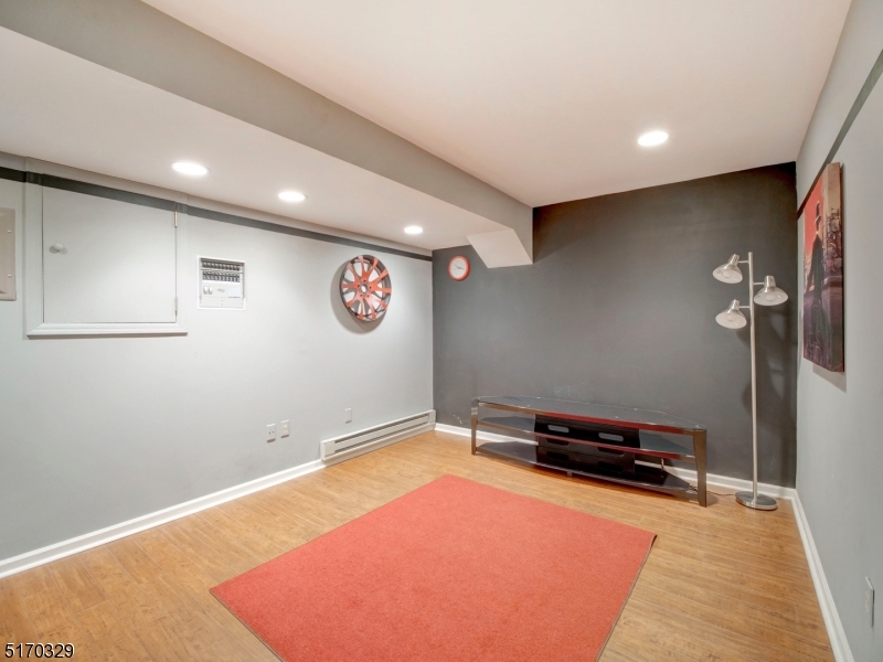 POETS PEAK - Residential