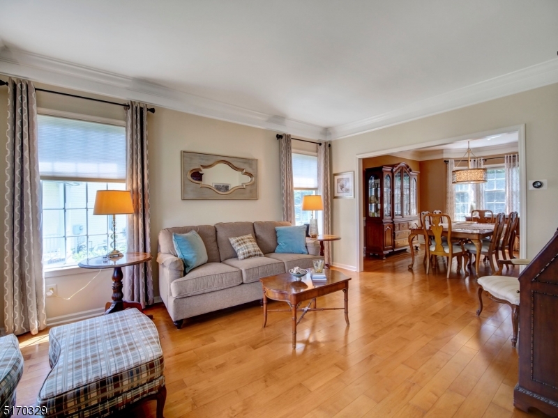 POETS PEAK - Residential