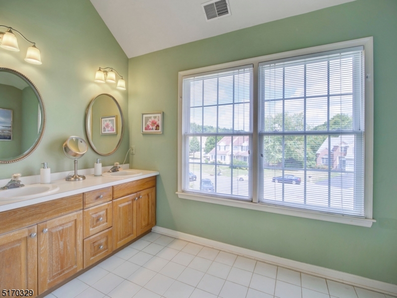 POETS PEAK - Residential