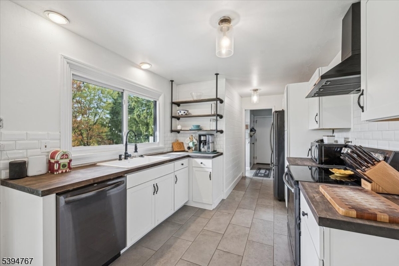 Alexandria Twp., New Jersey 08867, United States, 3 Bedrooms Bedrooms, ,2 BathroomsBathrooms,Residential,Active,237978