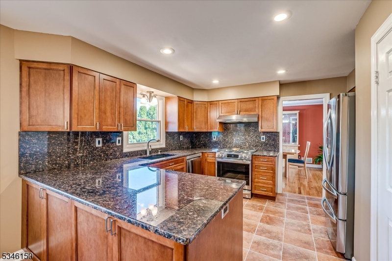 Franklin Twp., New Jersey 08873, United States, 4 Bedrooms Bedrooms, ,3 BathroomsBathrooms,Residential,Pending,100612