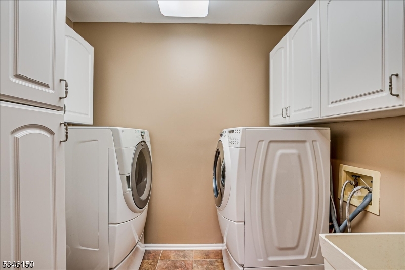 Franklin Twp., New Jersey 08873, United States, 4 Bedrooms Bedrooms, ,3 BathroomsBathrooms,Residential,Pending,100612