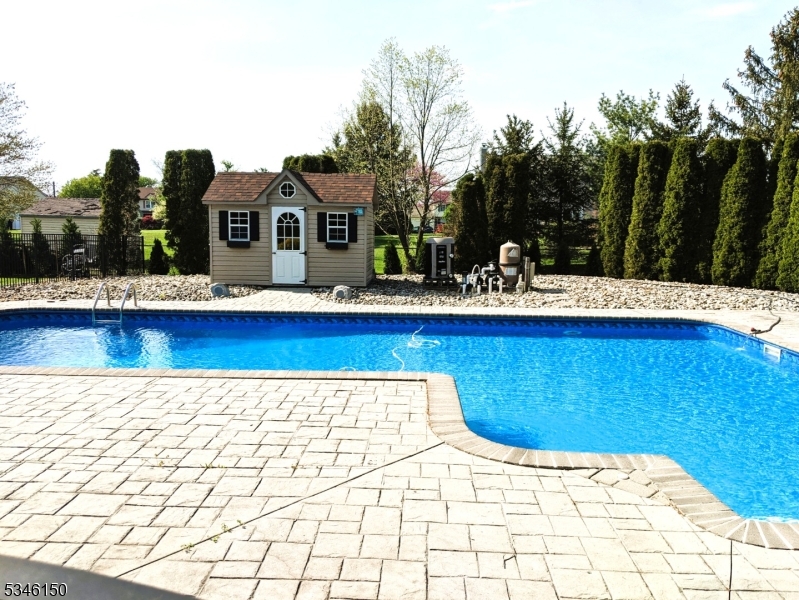 Franklin Twp., New Jersey 08873, United States, 4 Bedrooms Bedrooms, ,3 BathroomsBathrooms,Residential,Pending,100612