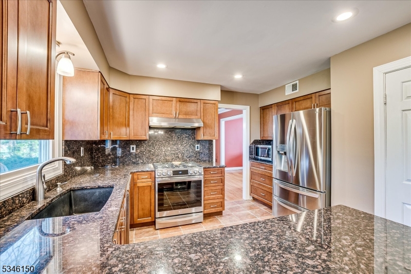 Franklin Twp., New Jersey 08873, United States, 4 Bedrooms Bedrooms, ,3 BathroomsBathrooms,Residential,Pending,100612