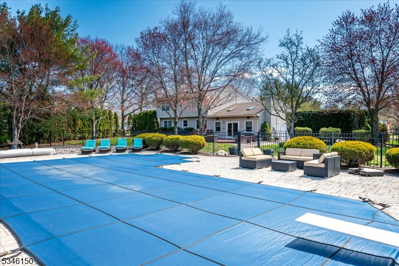 Franklin Twp., New Jersey 08873, United States, 4 Bedrooms Bedrooms, ,3 BathroomsBathrooms,Residential,Pending,100612