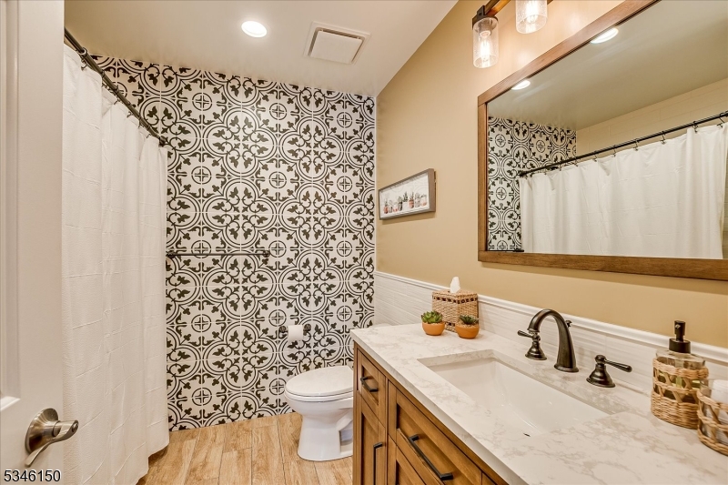 Franklin Twp., New Jersey 08873, United States, 4 Bedrooms Bedrooms, ,3 BathroomsBathrooms,Residential,Pending,100612