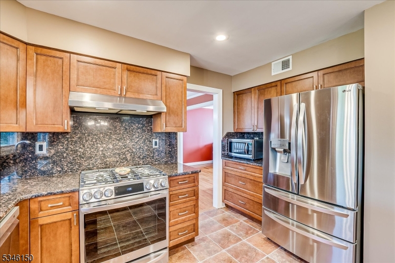 Franklin Twp., New Jersey 08873, United States, 4 Bedrooms Bedrooms, ,3 BathroomsBathrooms,Residential,Pending,100612