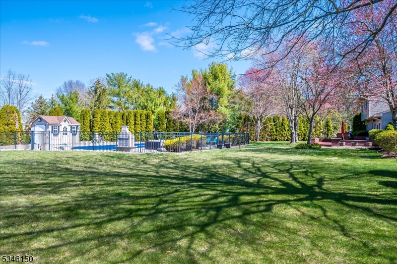 Franklin Twp., New Jersey 08873, United States, 4 Bedrooms Bedrooms, ,3 BathroomsBathrooms,Residential,Pending,100612