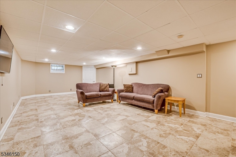 Franklin Twp., New Jersey 08873, United States, 4 Bedrooms Bedrooms, ,3 BathroomsBathrooms,Residential,Pending,100612