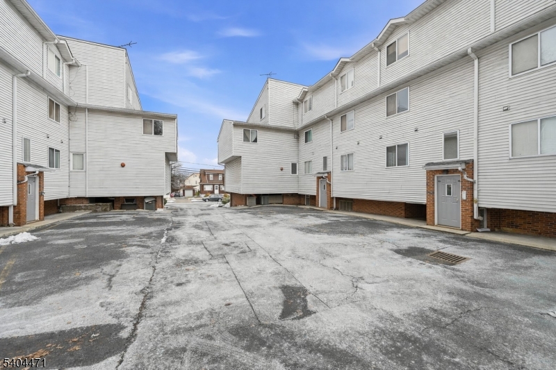 Fairmount Courts - Residential