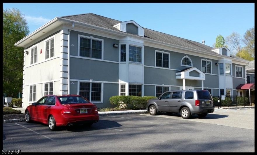 IDEAL OFFICE SPACE LOCATED IN GREAT LOCATION WITH EASY ACCESS FROM EAST OR WEST ROUTE 10 TRAFFIC. CONVENIENT TO MAJOR HIGHWAYS, RESTAURANTS, AND SHOPS. NNN LEASE, CURRENT TAX AND CAM CHARGES $581/MONTH -TOTAL $23.41/SF.