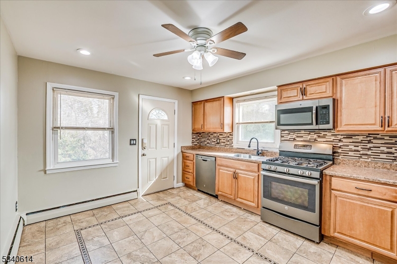 Edison Twp., New Jersey 08837, United States, 3 Bedrooms Bedrooms, ,1 BathroomBathrooms,Residential,Active,77797