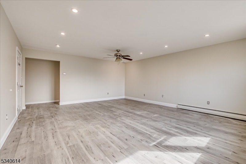 Edison Twp., New Jersey 08837, United States, 3 Bedrooms Bedrooms, ,1 BathroomBathrooms,Residential,Active,77797