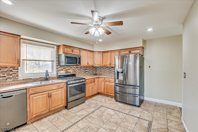 Edison Twp., New Jersey 08837, United States, 3 Bedrooms Bedrooms, ,1 BathroomBathrooms,Residential,Active,77797