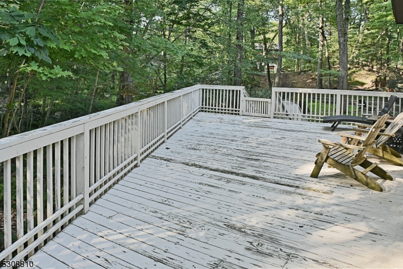 Photo 7 of 21 of 26 Glen Cove Rd house