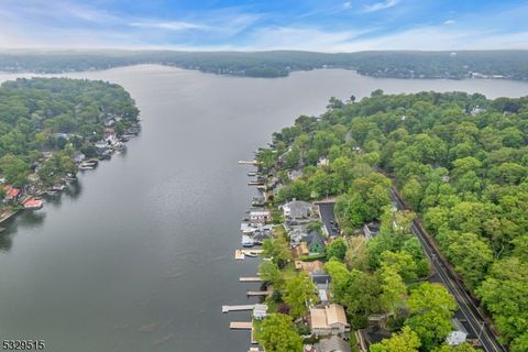 413B Lakeside Blvd Hopatcong Boro NJ 07843