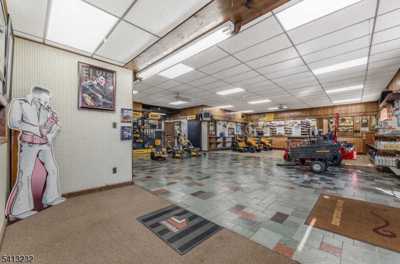 Ringoes - Commercial Sale