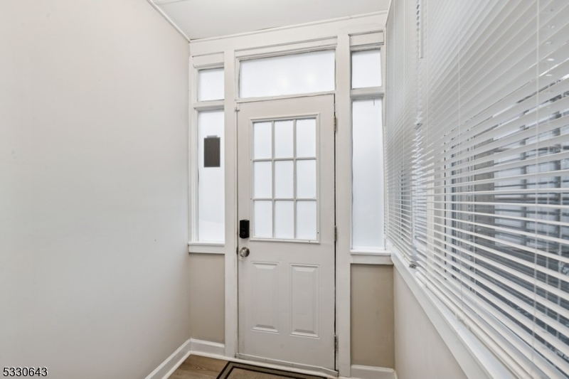 East Orange City, New Jersey 07017, United States, 3 Bedrooms Bedrooms, ,3 BathroomsBathrooms,Residential,Pending,83690