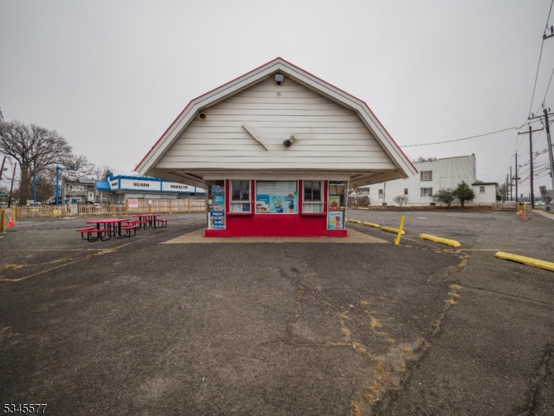 735 E Hazelwood Ave