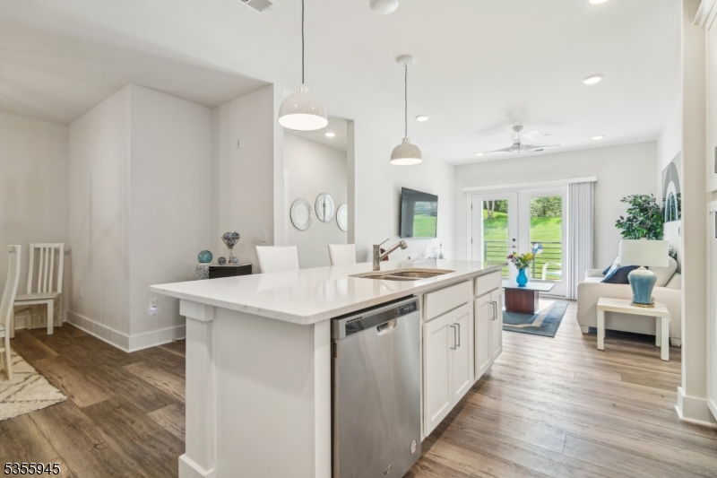 2 Vanderbilt Blvd 103
