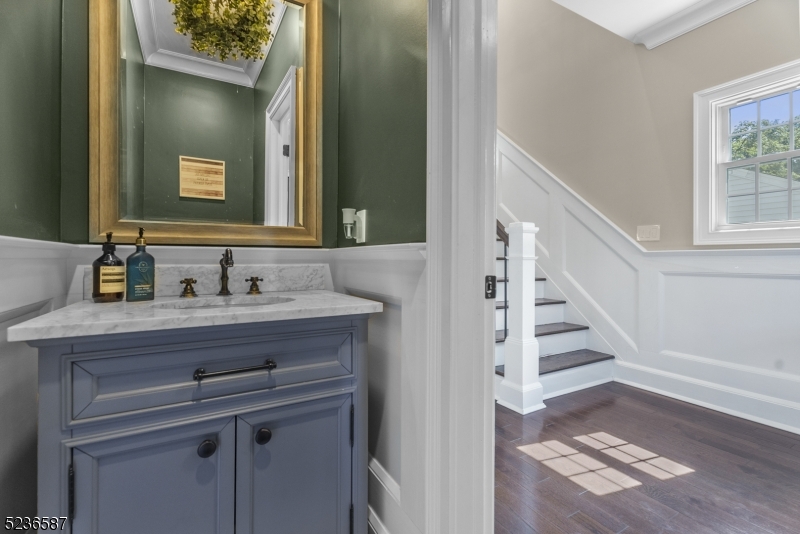 Photo 4 of 50 of 407 W Inman Ave house