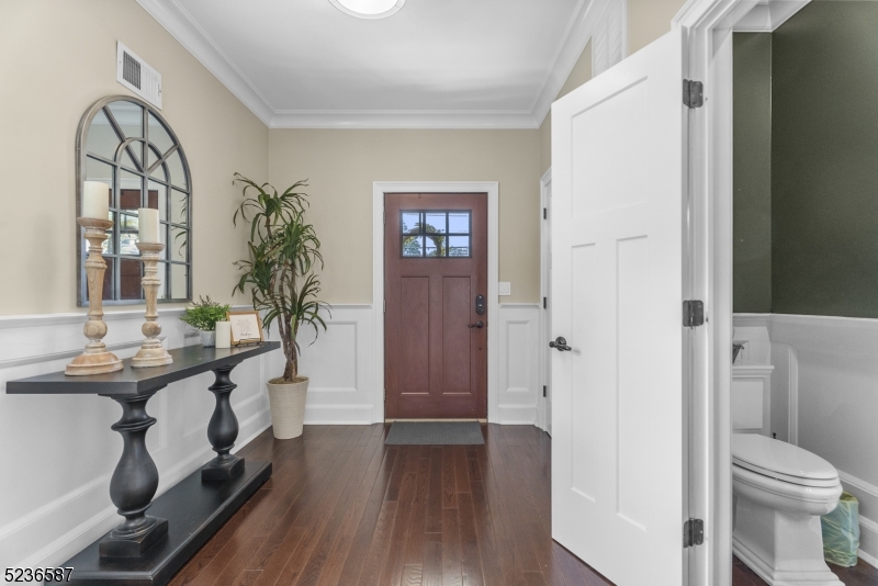 Photo 3 of 50 of 407 W Inman Ave house
