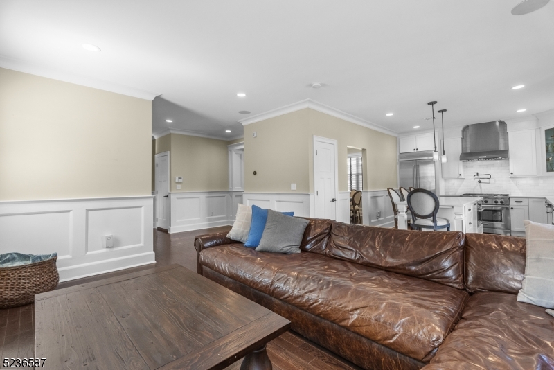 Photo 17 of 50 of 407 W Inman Ave house