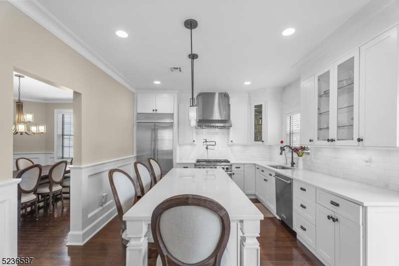Photo 9 of 50 of 407 W Inman Ave house