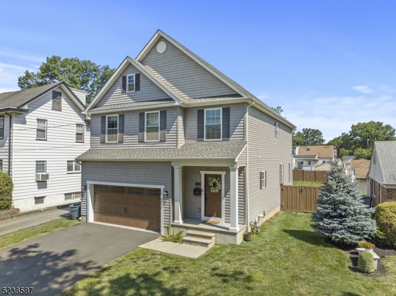 Photo 1 of 50 of 407 W Inman Ave house