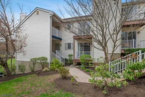 284 Potomac Dr, Bernards Twp., NJ 07920 - MLS#: 3957769