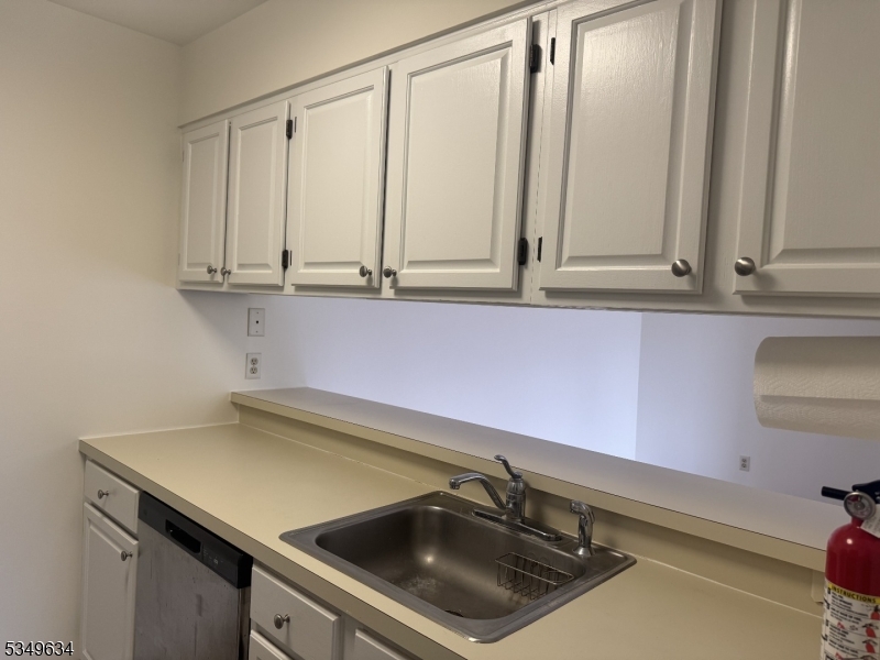 Montville Chase - Residential Lease