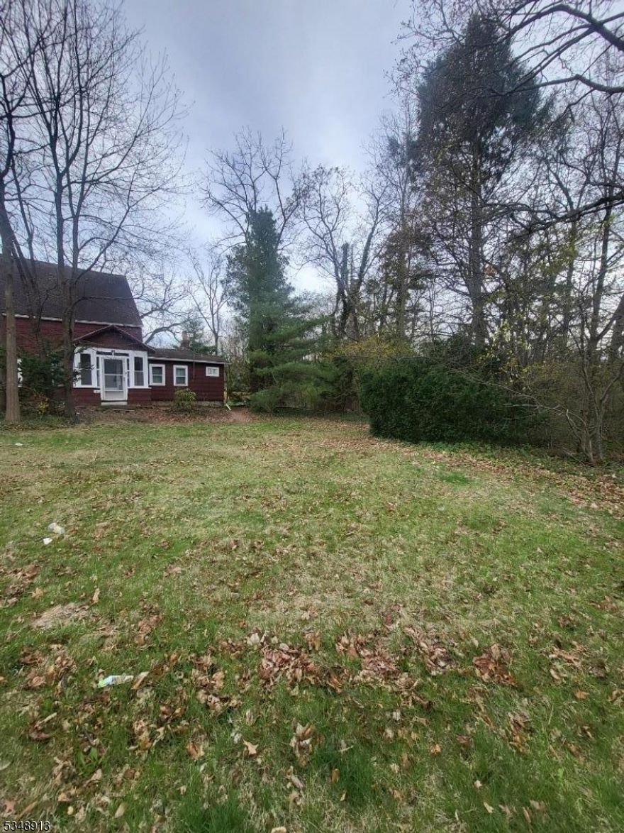 ATTENTION Investors!!! Almost an ACRE of property turn this property into something amazing!!  Sold AS IS condition, value is in the land!!!