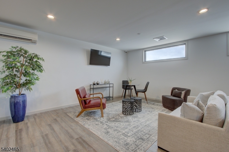 THE WILLOW AT LONG BRANCH - Residential Lease