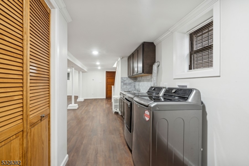 Jersey City, New Jersey 07304, United States, 5 Bedrooms Bedrooms, ,4 BathroomsBathrooms,Residential,Active,29044