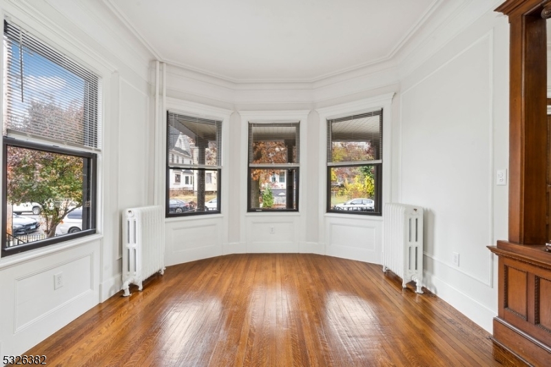 Jersey City, New Jersey 07304, United States, 5 Bedrooms Bedrooms, ,4 BathroomsBathrooms,Residential,Active,29044