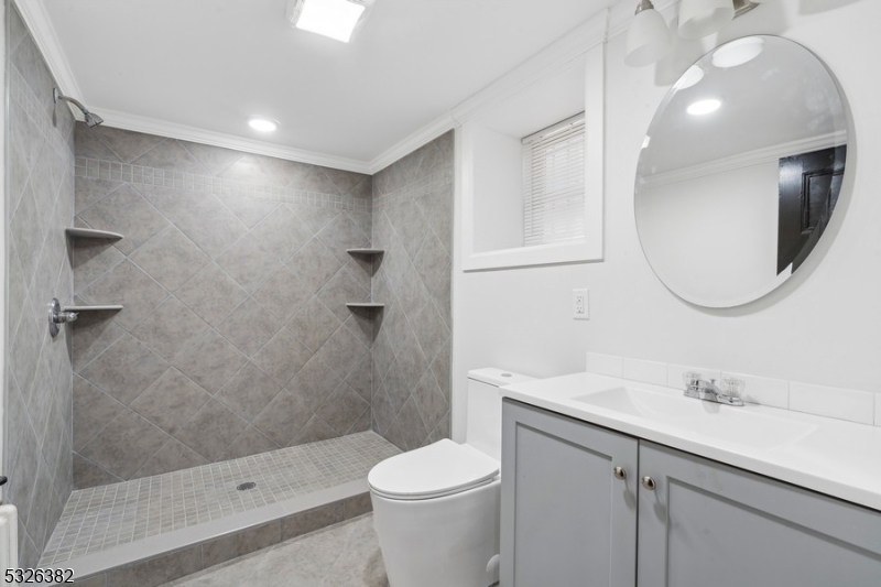 Jersey City, New Jersey 07304, United States, 5 Bedrooms Bedrooms, ,4 BathroomsBathrooms,Residential,Active,29044