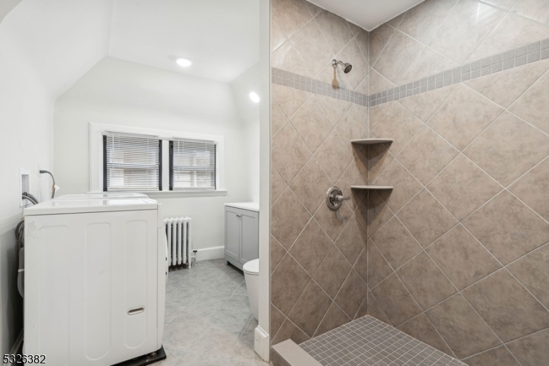 Jersey City, New Jersey 07304, United States, 5 Bedrooms Bedrooms, ,4 BathroomsBathrooms,Residential,Active,29044