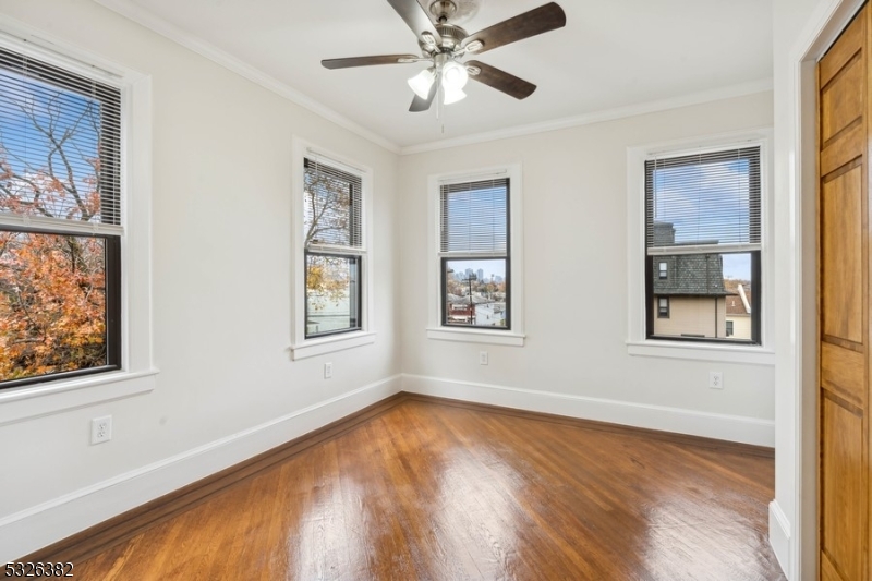 Jersey City, New Jersey 07304, United States, 5 Bedrooms Bedrooms, ,4 BathroomsBathrooms,Residential,Active,29044