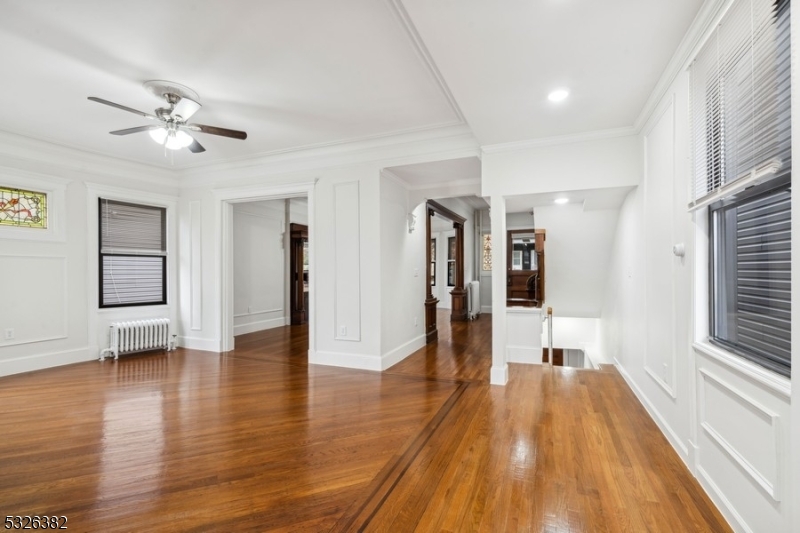Jersey City, New Jersey 07304, United States, 5 Bedrooms Bedrooms, ,4 BathroomsBathrooms,Residential,Active,29044