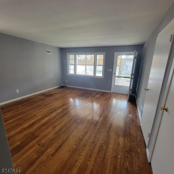 151 W Roselle Ave