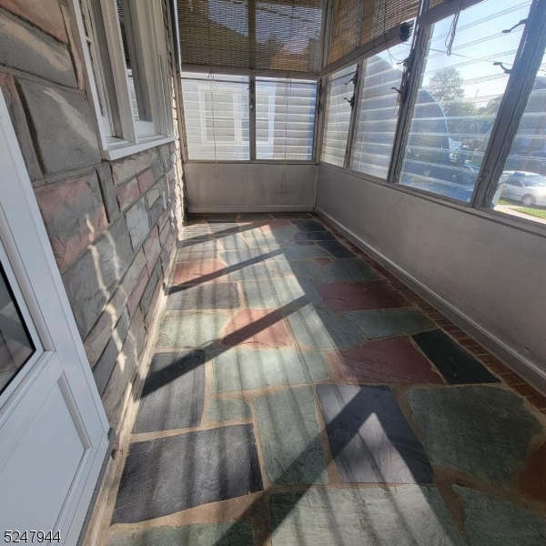 151 W Roselle Ave