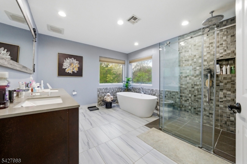 RIDGEWOOD ESTATE - Residential