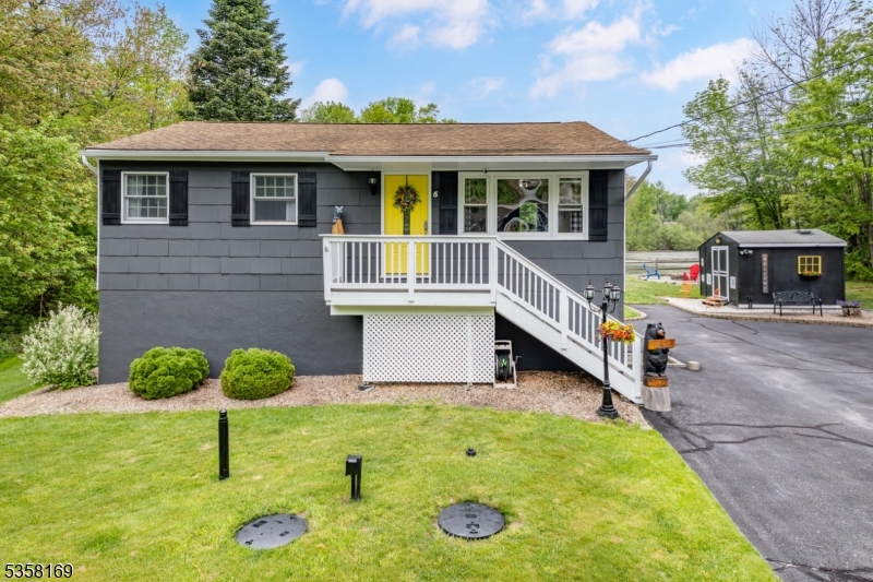 5 Emerald Dr