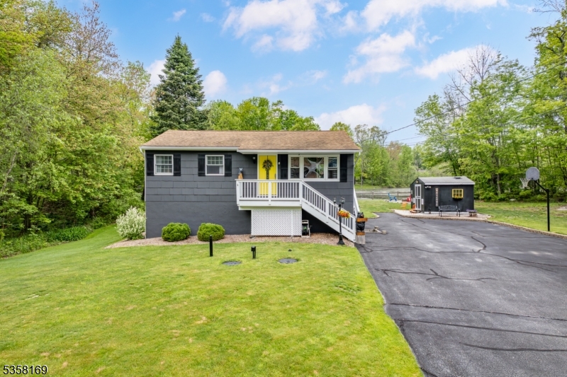 5 Emerald Dr